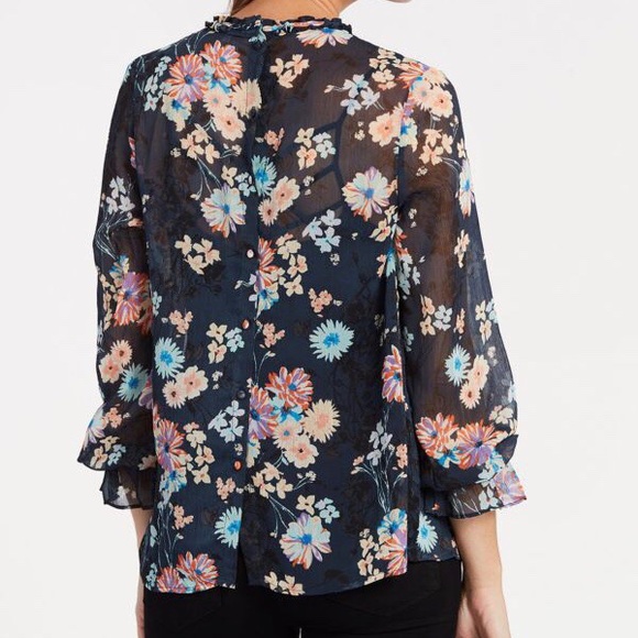 ⭐️Evereve En Creme Button Back Floral Top Large - Picture 6 of 8